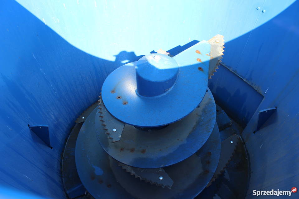 Wóz paszowy DeLaval 810 m 3 Sokoły