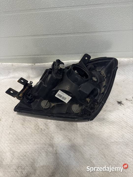Lampa prawy przód Kia Sportage II lift 0708 śląskie Jasienica