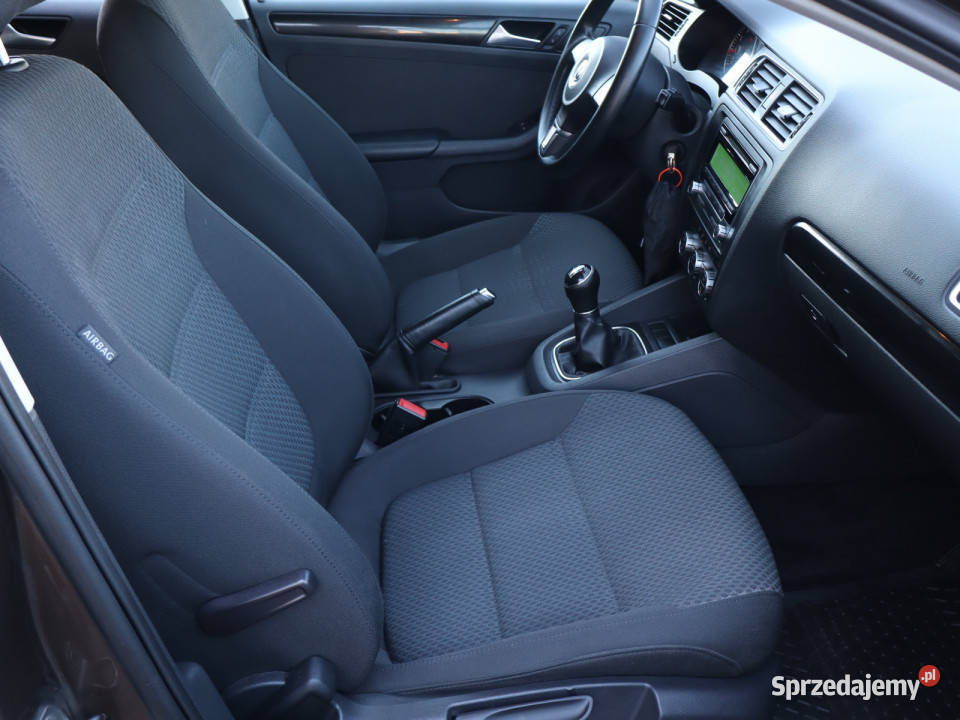 VW Jetta 12 TSI manualna Bielany Wrocławskie