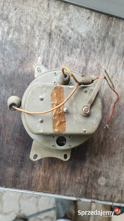 Zabytkowy zegar do samochodu Warszawa M20 223 Kętrzyn