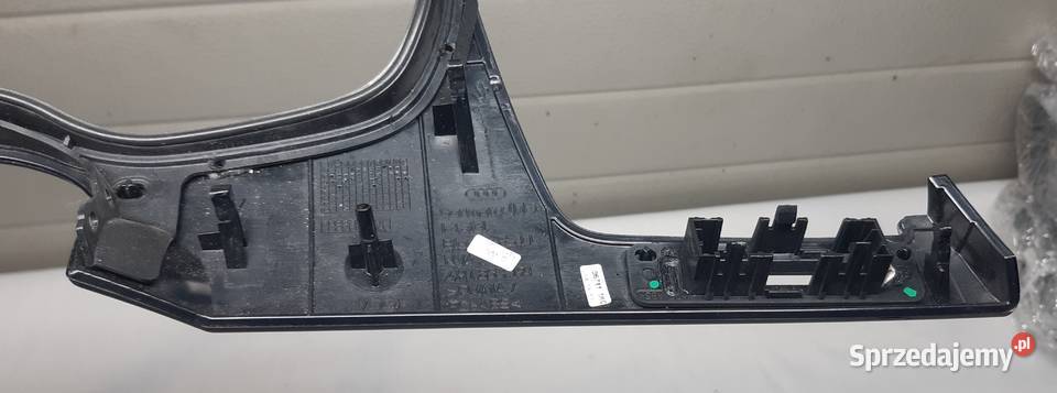 OBUDOWA RAMKA DEKOR LICZNIKA AUDI A8 D4 osobowe Mielęcin