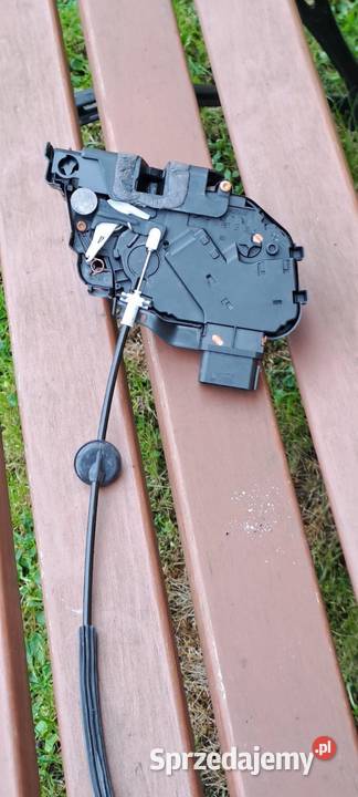 Ford kuga1 zamek prawych przednich dzwi Europa Kielce