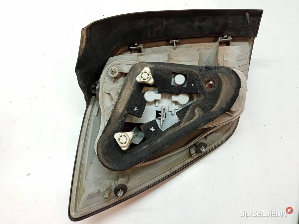 LAMPA TYŁ PRAWA KOMBI 24451840 Opel Astra III osobowe świętokrzyskie