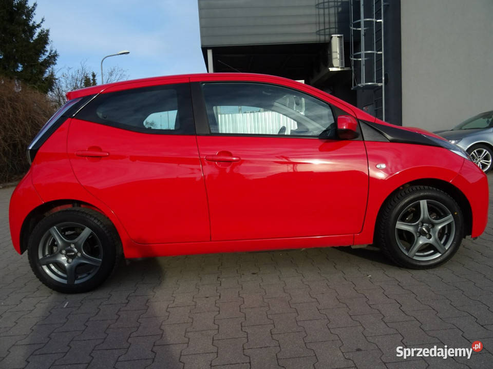 Toyota Aygo 10 VVI XPLAY Samochód w super stanie 4/5 sprzedam