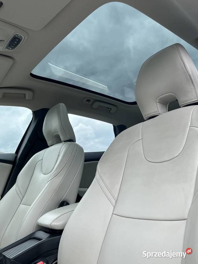 Volvo V40 II 20 20 T2 122 INSCRIPTION Benzyna manualna Białystok