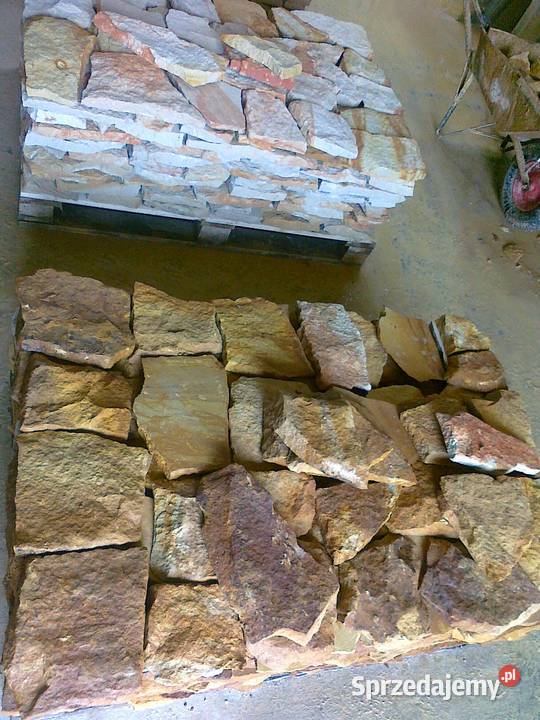 Kamień cegła płytki na elewację ścianę domu z Radomsko