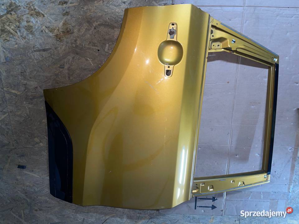 Suzuki Vitara 2015 Drzwi tylne prawe osobowe Czarny Dunajec