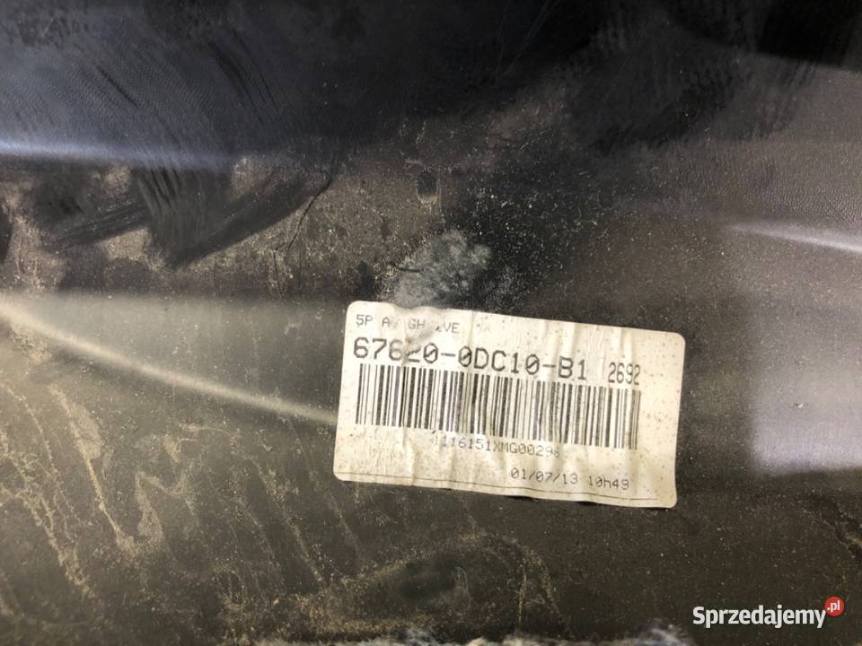 BOCZEK DRZWI LEWY PRZÓD TOYOTA YARIS III osobowe Tapicerki samochodowe