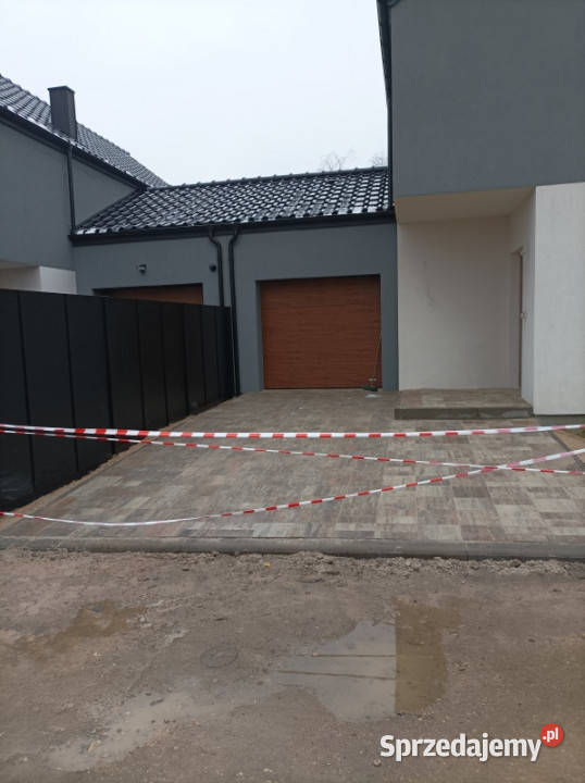 Sprzedam połowę bliżniaka stan deweloperski bez Liczba pokoi 5 sprzedam