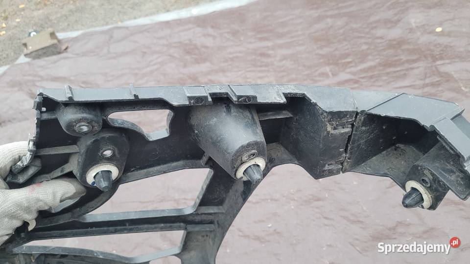 ŚLIZG ZDERZAKA PRAWY TYŁ RENAULT MEGANE III