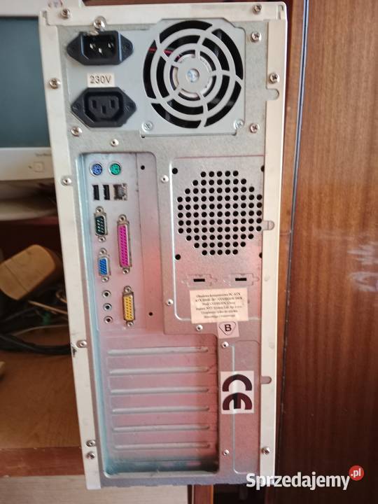 Stary Zestaw Komputerowy PC uszkodzony