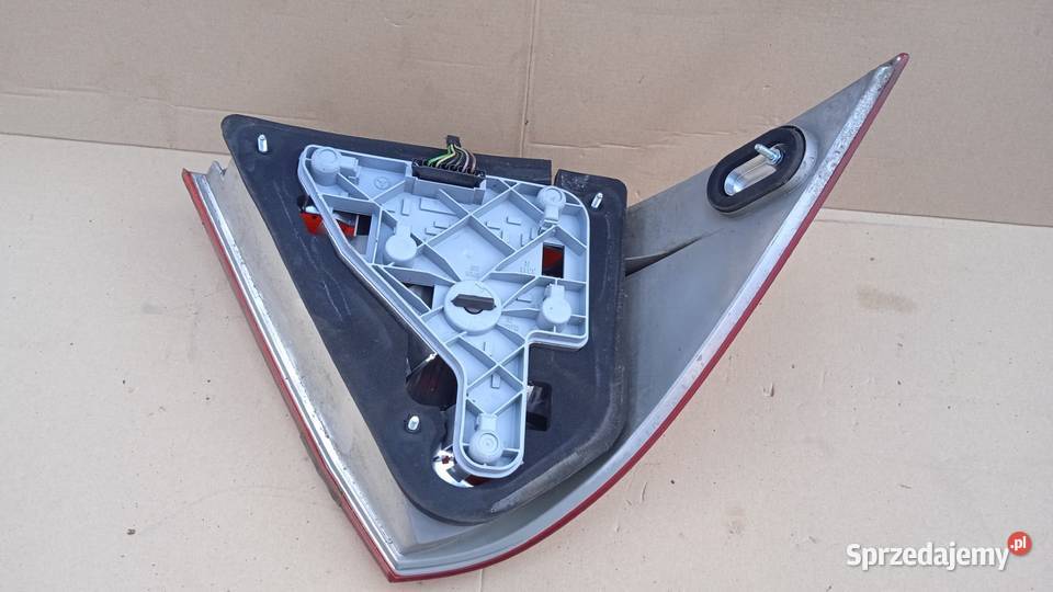 MERCEDES W203 SEDAN LAMPA TYŁ PRAWA osobowe Zbierkowo