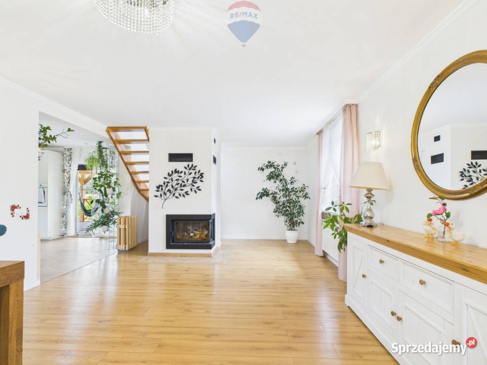 Komfortowy dom z dużą działką i tarasami Grabie