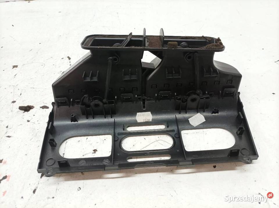 KRATKI NAWIEWU ŚRODKOWA RAMKA ALTEA 5P1819110