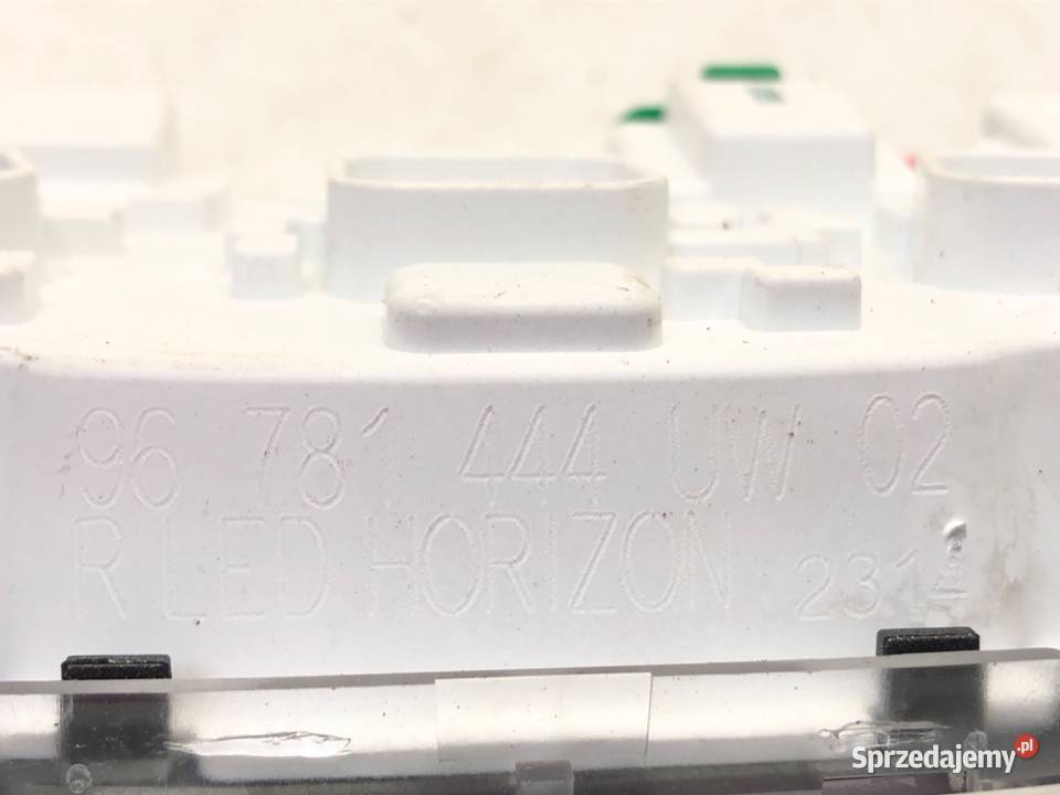 LAMPKA SUFITOWA CITROEN C4 III 96781444UW osobowe sprzedam