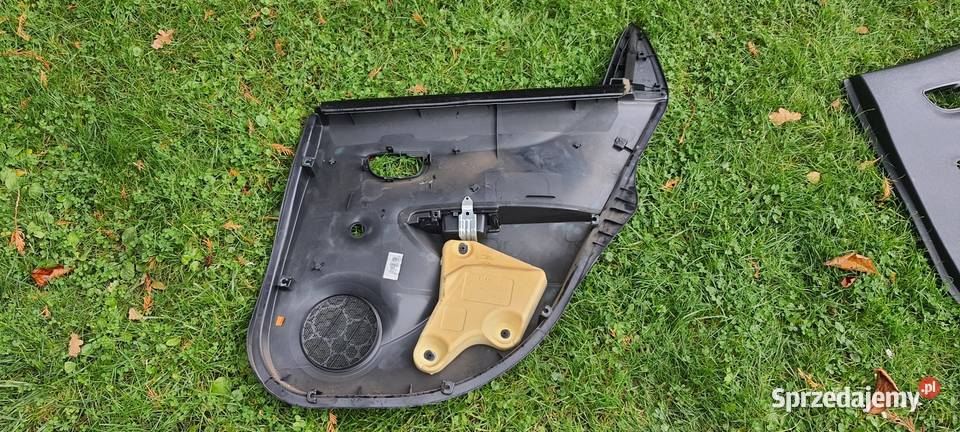 Yaris III Boczek Drzwi Tył Lewy Prawy 676730D030 Nowa Sól