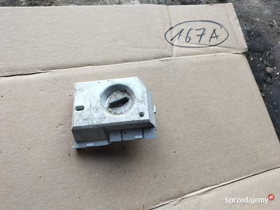 AUDI 80 B3 B4 WKŁAD ŻARÓWEK LAMPY TYŁ LEWY Kamień-Kolonia