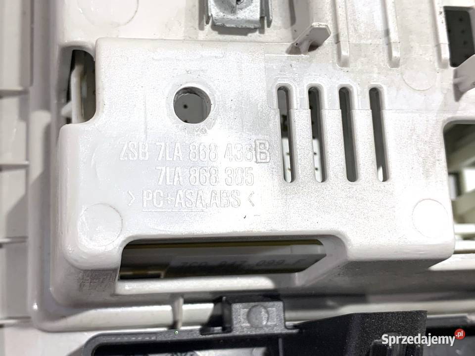 LAMPA SUFITOWA VW TRANSPORTER T6 7LA868438B Bus