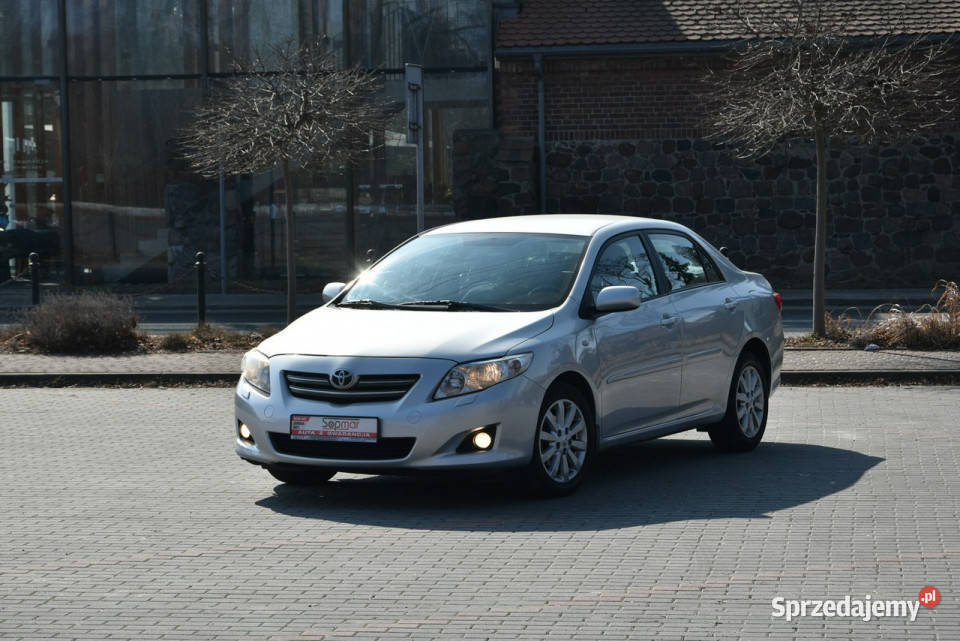 Toyota Corolla 16Benzyna VVTi 132 2009r SALON srebrny Kampinos