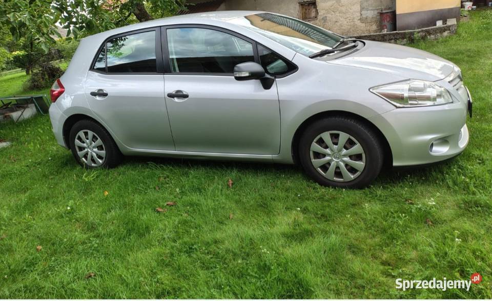 Toyota Auris krajowy 2011r Benzyna niski Rok produkcji 2011 Oświęcim
