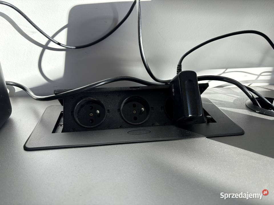 Biurko na wymiar idealne do biura domowego Wrocław