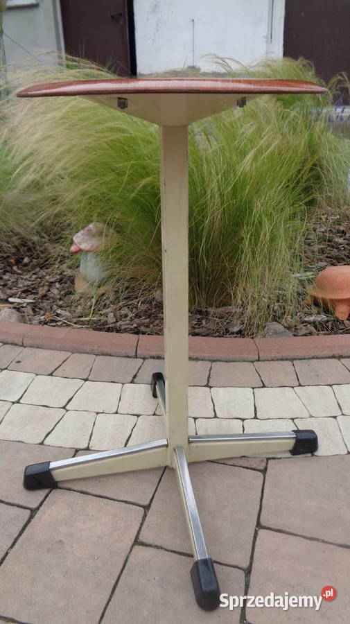 mały stołek vintage metalowy Strzelno