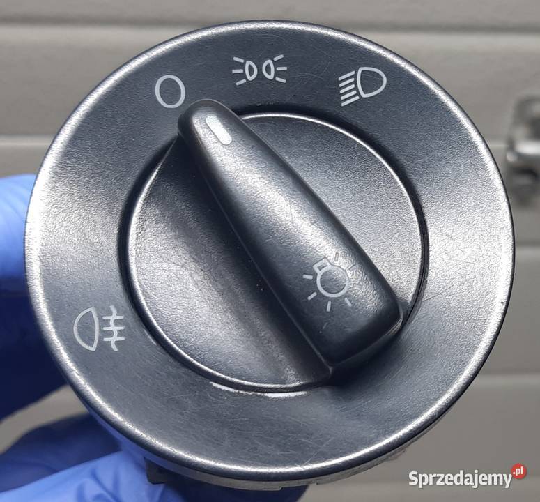 WŁĄCZNIK ŚWIATEŁ VW PASSAT B5 FL GOLF IV Mielęcin
