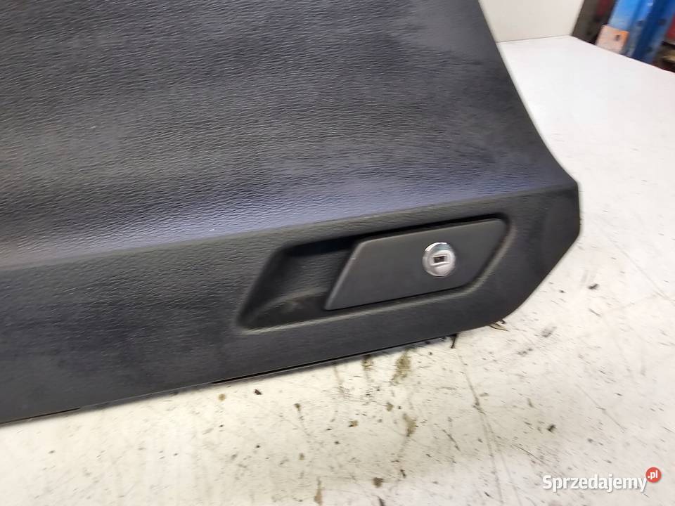 SCHOWEK PASAŻERA AUDI Q3 F3 83A 83B857035 Przystajń sprzedam