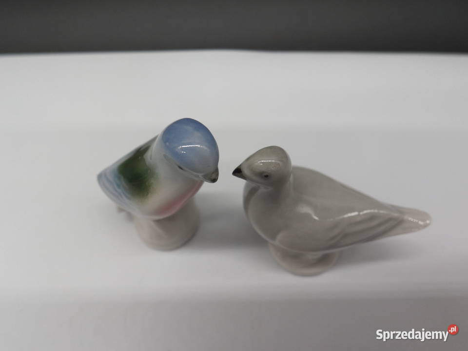 Dwie porcelanowe figurki ptaków Porcelana i szkło wielkopolskie
