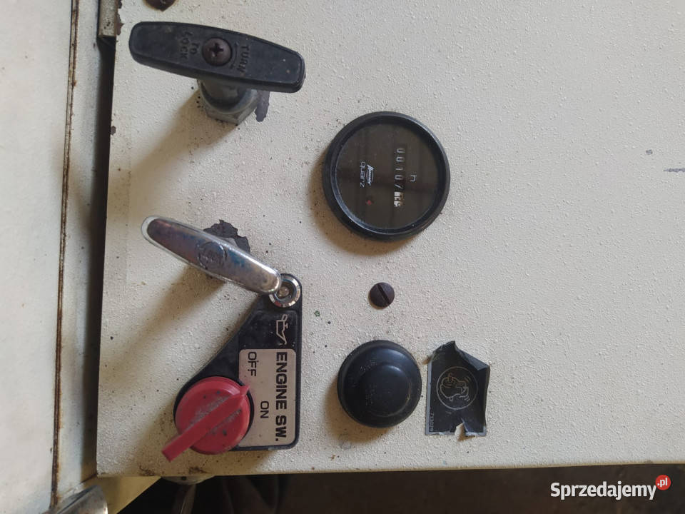 Zamiatarka samojezdna spalinowa do kostki betonu Rok produkcji 1991 Pozostałe