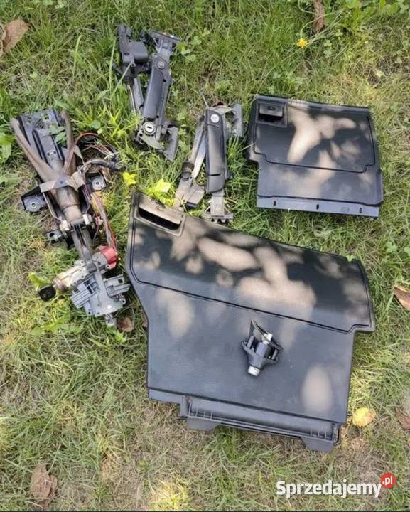 Stacyjka wkładki klamki schowki kluczyk BMW e32 Żory