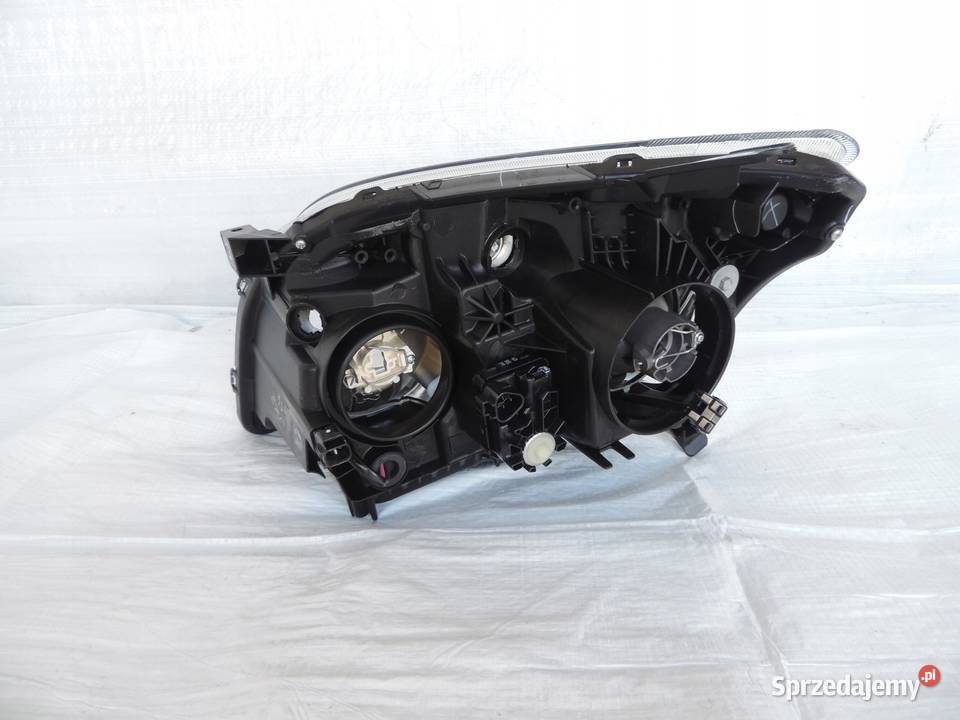 REFLEKTOR LAMPA PRAWA TOYOTA AVENSIS T25 EUROPA Lampy przednie sprzedam