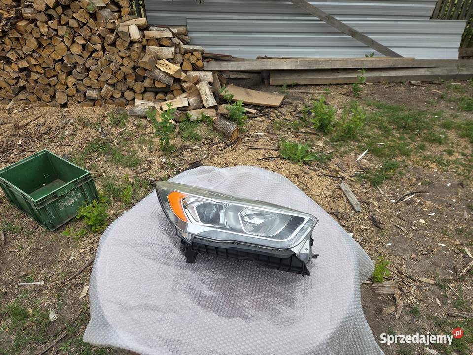 Lampa prawa prawy przód przednia Ford Kuga II