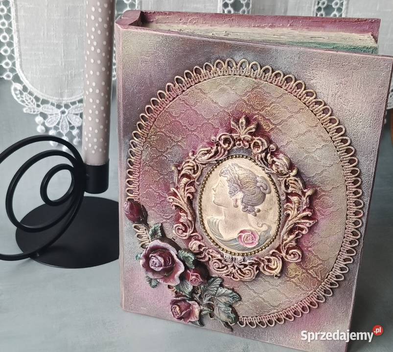 Pudełko w formie książki Drewniane pudełko