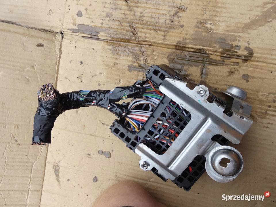 SKRZYNKA BEZPIECZNIKÓW FORD TOURNEO COURIER I 10