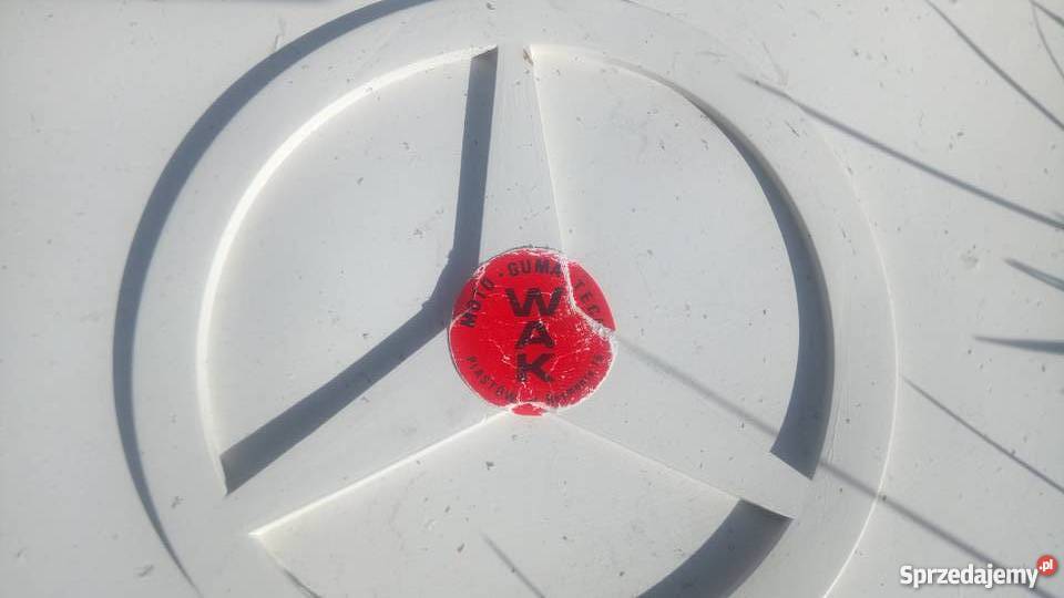 CHLAPACZE TYŁ MERCEDES 123 BECZKA RZEMIOSŁO PRL Rok produkcji 1978 Błonie