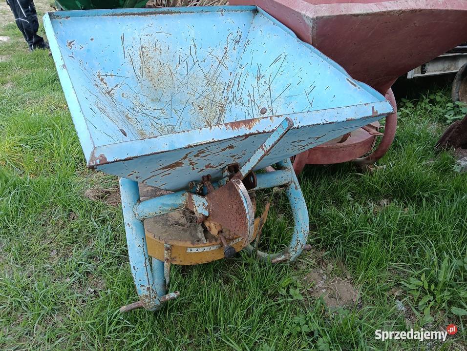 Rozsiewacz Nawozu Bąk Lej Lejek Ursus C330 C360 Paszowa sprzedam