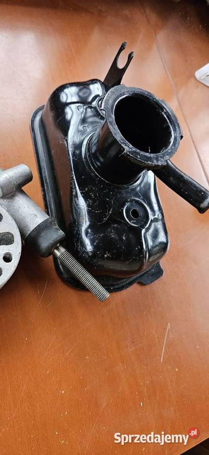 Nowaz epoki pokrywa zaworów do Fiata 126p Barlinek