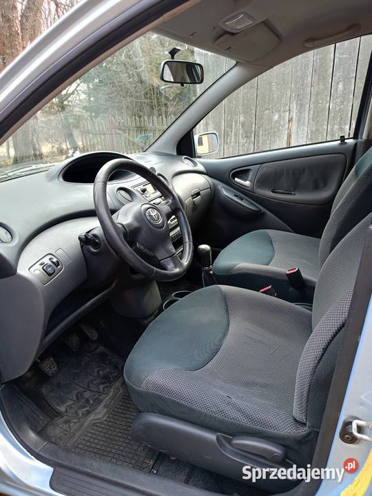 Toyota Yaris 13 VVTi benzyna