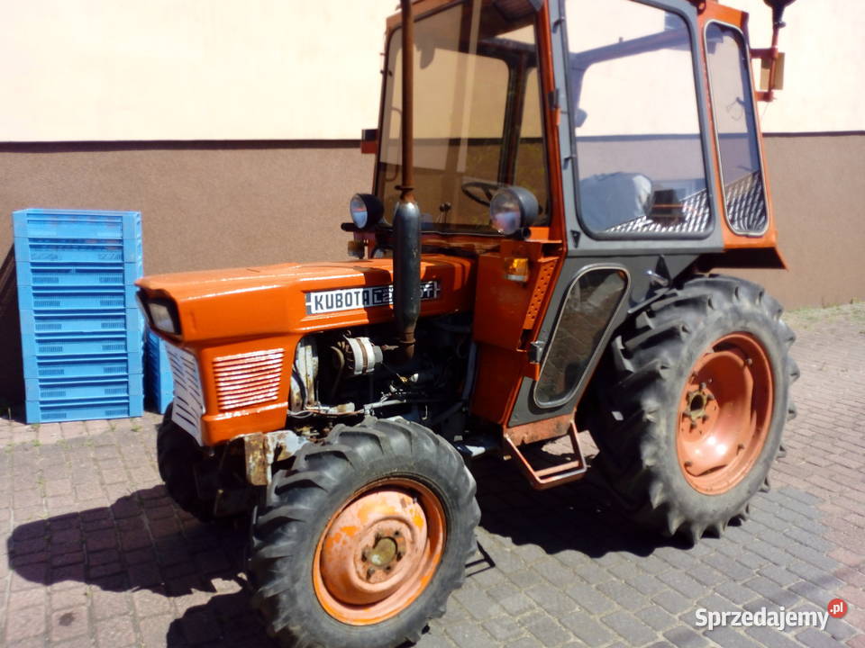 Ciągnik kubota 25 KM przedni napęd szczotka