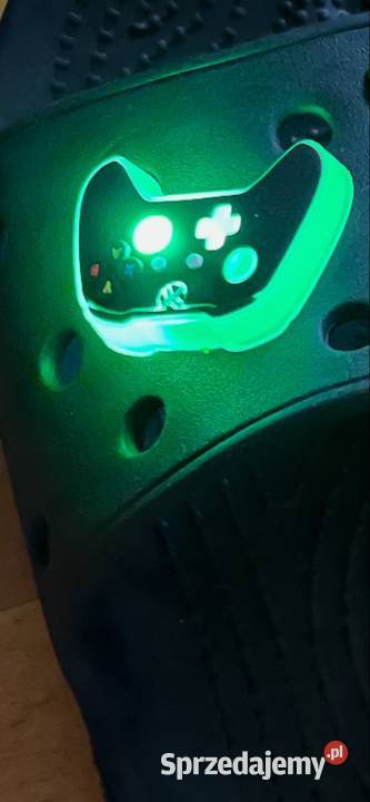 Przypinka Crocs led Nisko