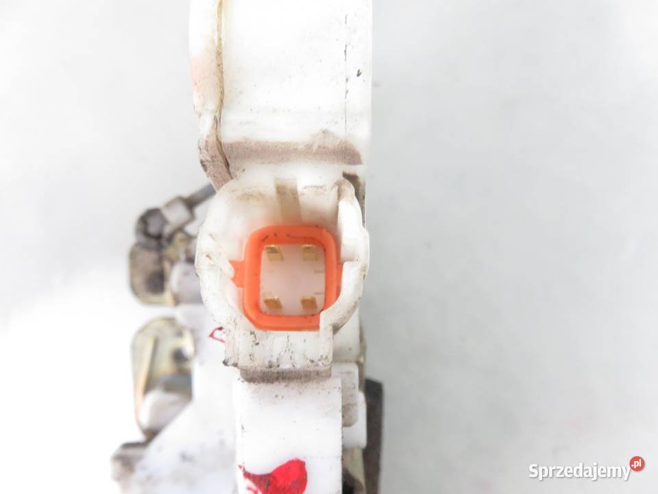 ZAMEK LEWY PRZEDNI NISSAN NAVARA D22 805525P013 osobowe