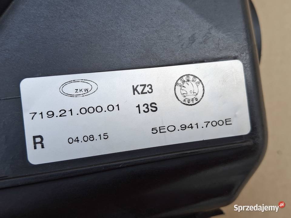 SKODA OCTAVIA 3 III LAMPA PRZECIWMGIELNA PRAWA Bieleń