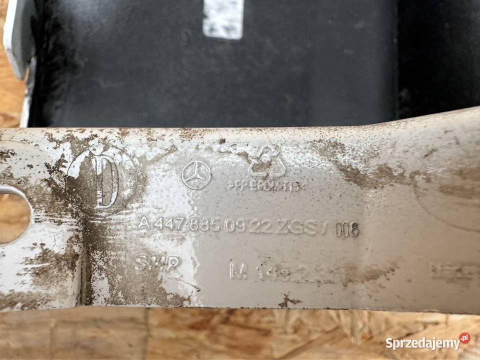 Narożnik zderzaka tył lewy LH Mercedesbenz w447