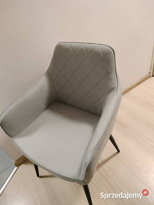 Nowe krzesła kubełkowe