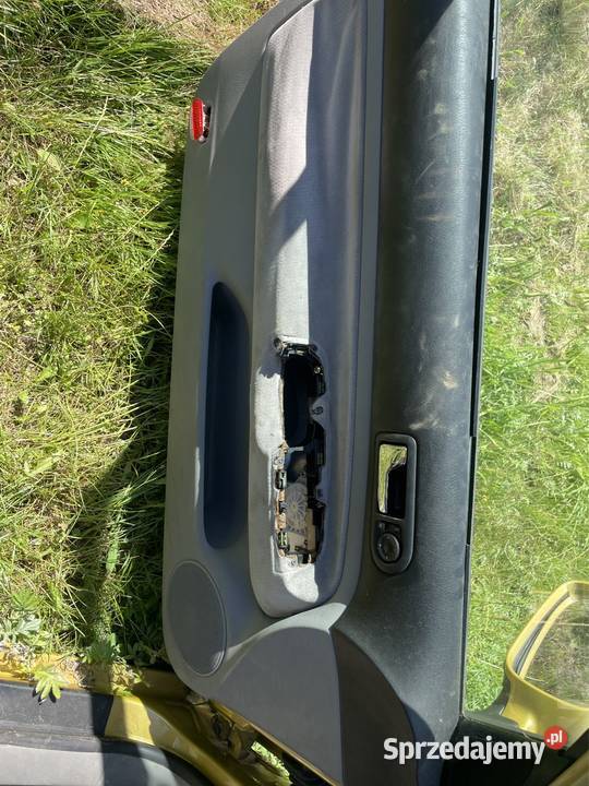 Boczek lewy golf 4 3 drzwiowy elektryczny Tapicerki samochodowe Skarżysko-Kamienna