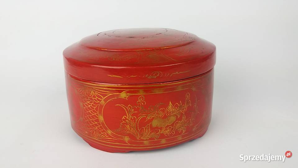 Pojemnik z czerwonej laki z czasów PRL Bytom