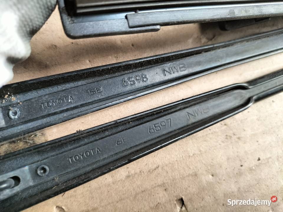 AVENSIS T25 RAMIĘ WYCIERACZKI PRZEDNIEJ SZYBY lubelskie Kamień-Kolonia