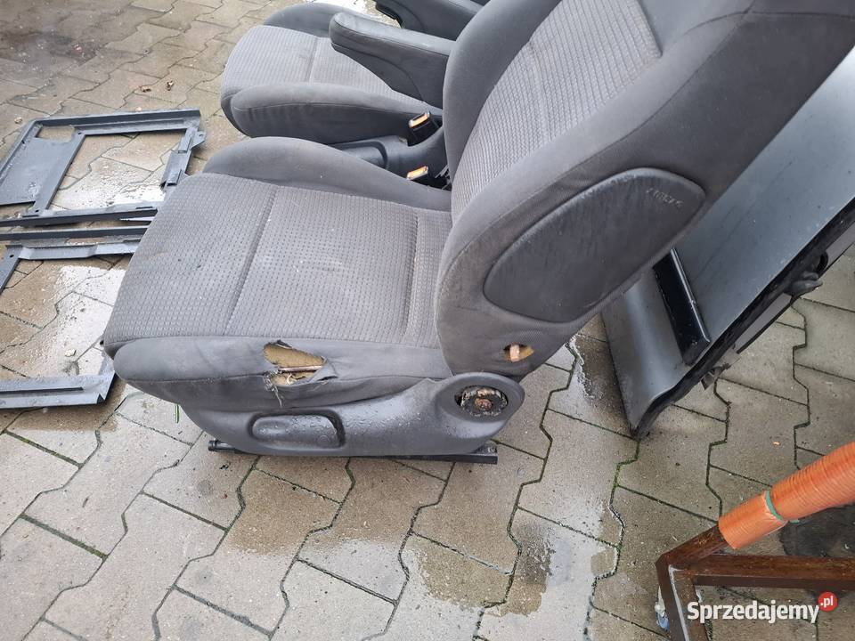 2 Fotele Przednie Subaru Forester 2 obrotowe Rok produkcji 2002 małopolskie Skawina