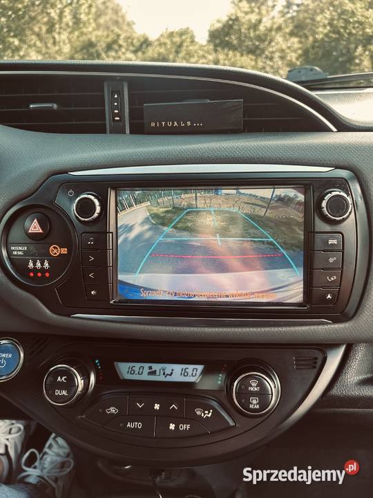 Toyota Yaris HYBRID 1Właściciel Salon Polska czujnik deszczu Bełchatów